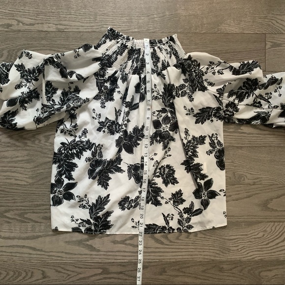 Floral top (off shoulder)🌺 by Coco✨ - Picture 5 of 6